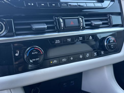 Used 2022 Nissan Pathfinder SL w/ Cargo Package image 37