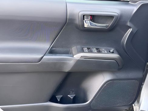 Used 2021 Toyota Tacoma TRD Sport w/ Technology Package image 27