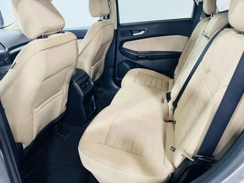 Used 2020 Ford Edge SE image 10