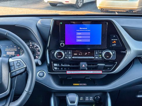 New 2026 Toyota Highlander XLE image 16