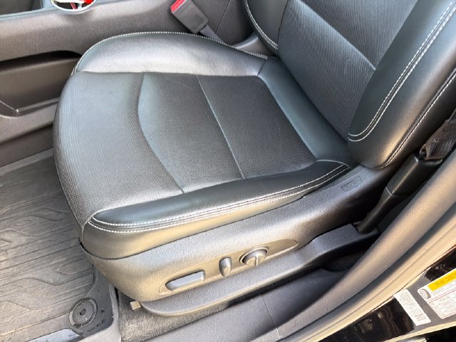 Used 2023 GMC Terrain SLT w/ Infotainment Package II FWD image 19