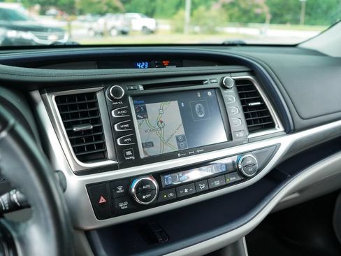 Used 2019 Toyota Highlander Limited FWD image 8