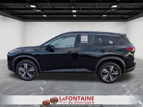 Used 2024 Nissan Rogue SL AWD/4WD image 2