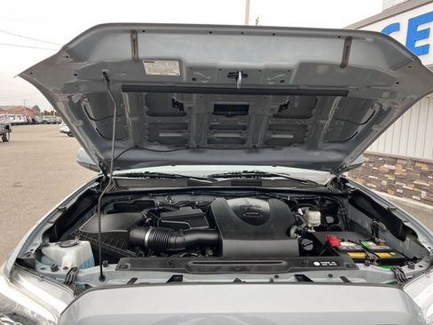 Used 2019 Toyota Tacoma TRD Sport w/ Technology Package image 32