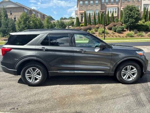 Used 2020 Ford Explorer XLT AWD/4WD image 5