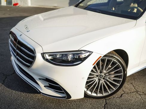 Used 2022 Mercedes-Benz S 500 4MATIC w/ AMG Line Package image 2