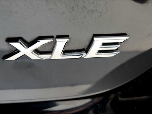 Used 2016 Toyota Camry XLE image 14