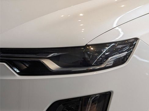 Used 2024 Cadillac XT6 Sport w/ Technology Package image 12