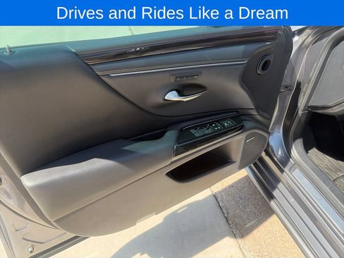 Used 2019 Lexus ES 300h w/ Premium Package FWD image 30