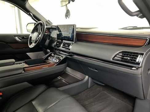 Used 2023 Lincoln Navigator Reserve image 30