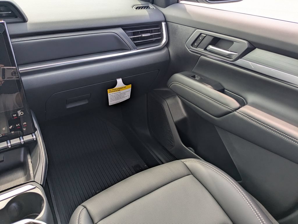 New 2027 GMC Terrain Elevation w/ Elevation Premium Package FWD image 17