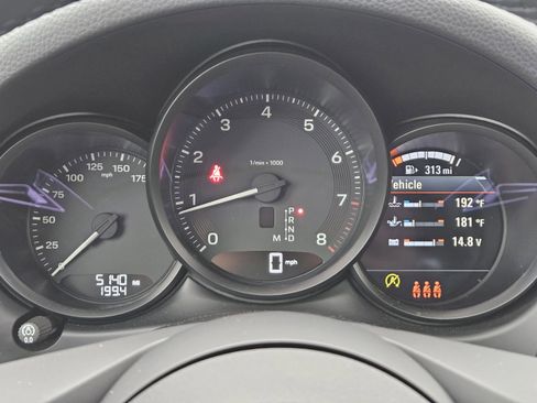 Certified 2025 Porsche Macan image 13