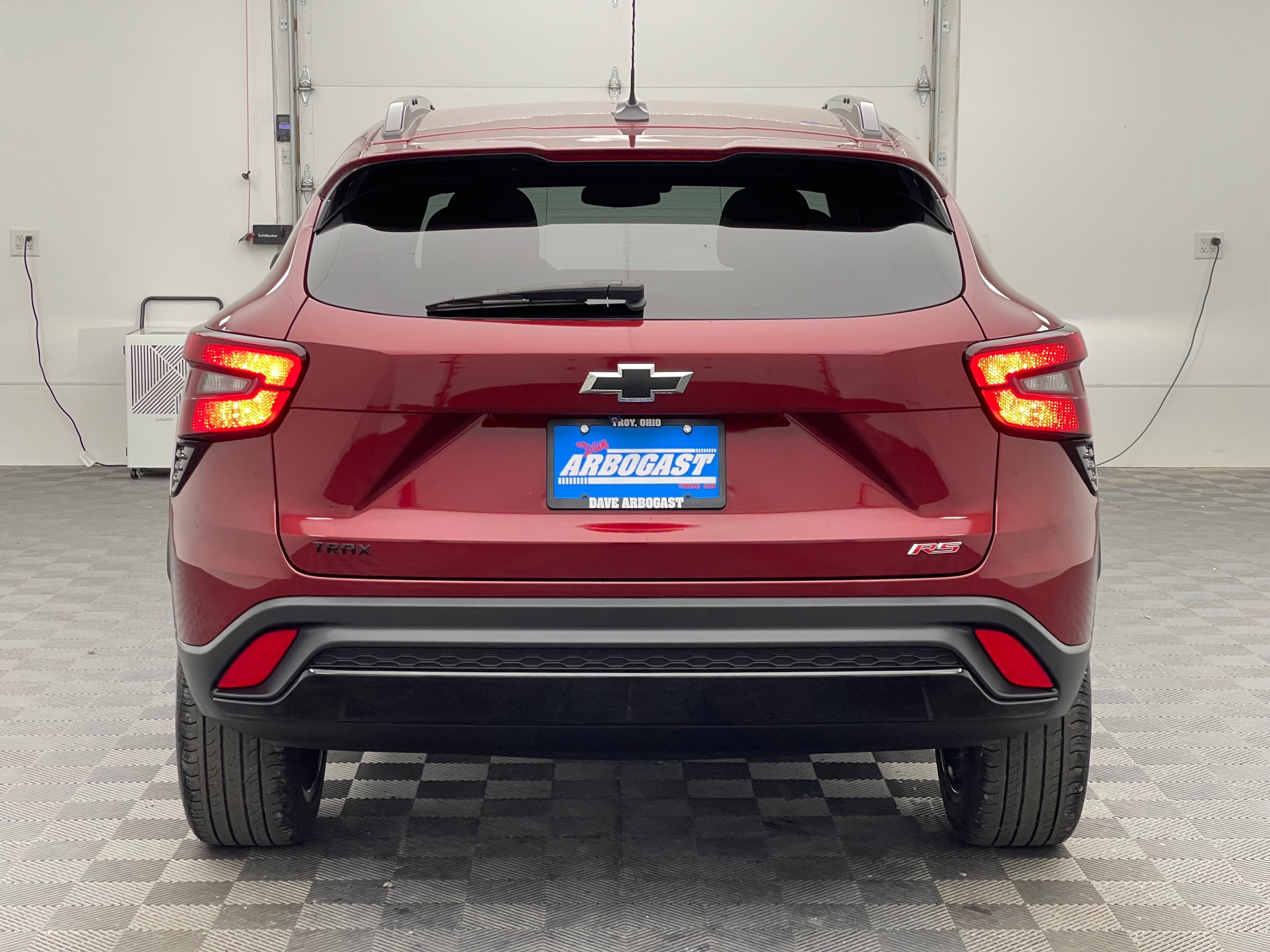 Used 2024 Chevrolet Trax RS w/ Sunroof Package FWD image 9