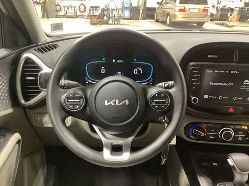 Certified 2025 Kia Soul LX w/ LX Technology Package image 8