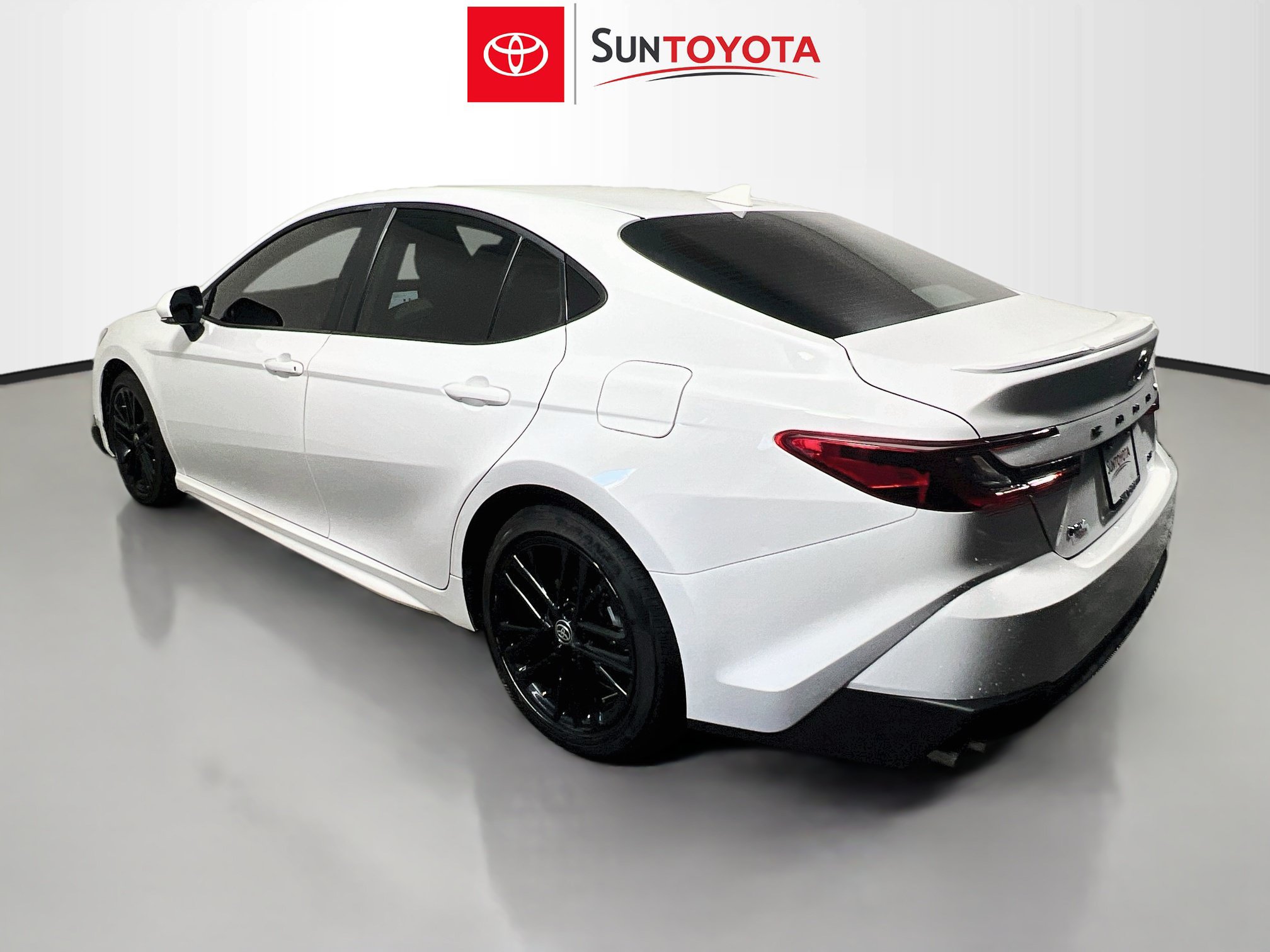 Used 2025 Toyota Camry SE w/ Convenience Package FWD image 6