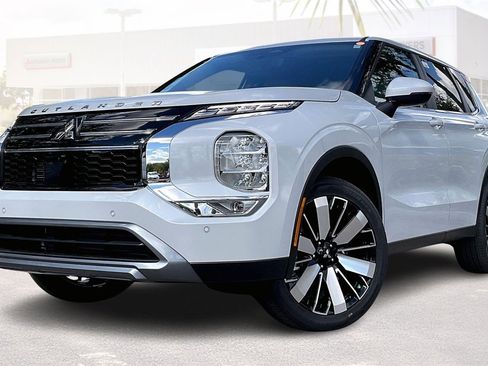 New 2026 Mitsubishi Outlander SE image 2