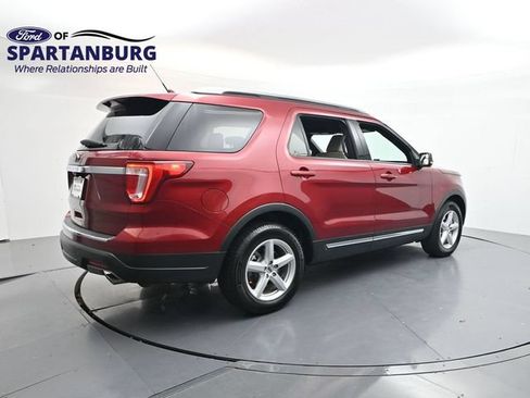 Used 2018 Ford Explorer XLT w/ Equipment Group 202A FWD image 7