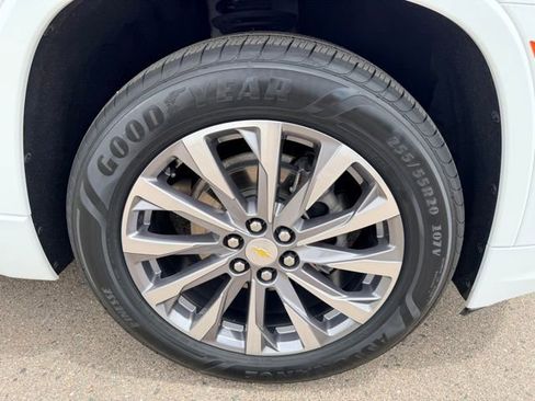 Used 2022 Chevrolet Traverse Premier AWD/4WD image 9