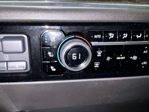 Used 2022 Chevrolet Silverado 1500 High Country w/ Technology Package AWD/4WD image 29