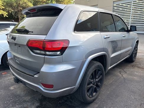Used 2017 Jeep Grand Cherokee Altitude AWD/4WD image 4