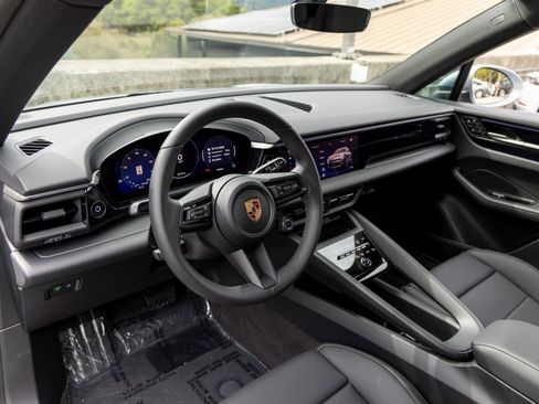 New 2025 Porsche Macan Electric image 4