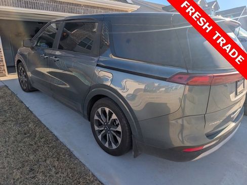 Used 2024 Kia Carnival EX image 4