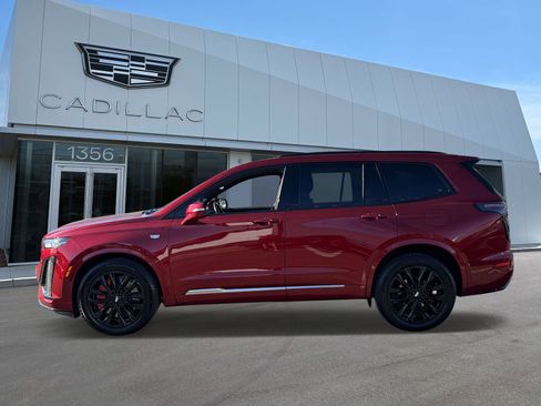 Certified 2023 Cadillac XT6 Sport w/ Technology Package AWD/4WD image 3
