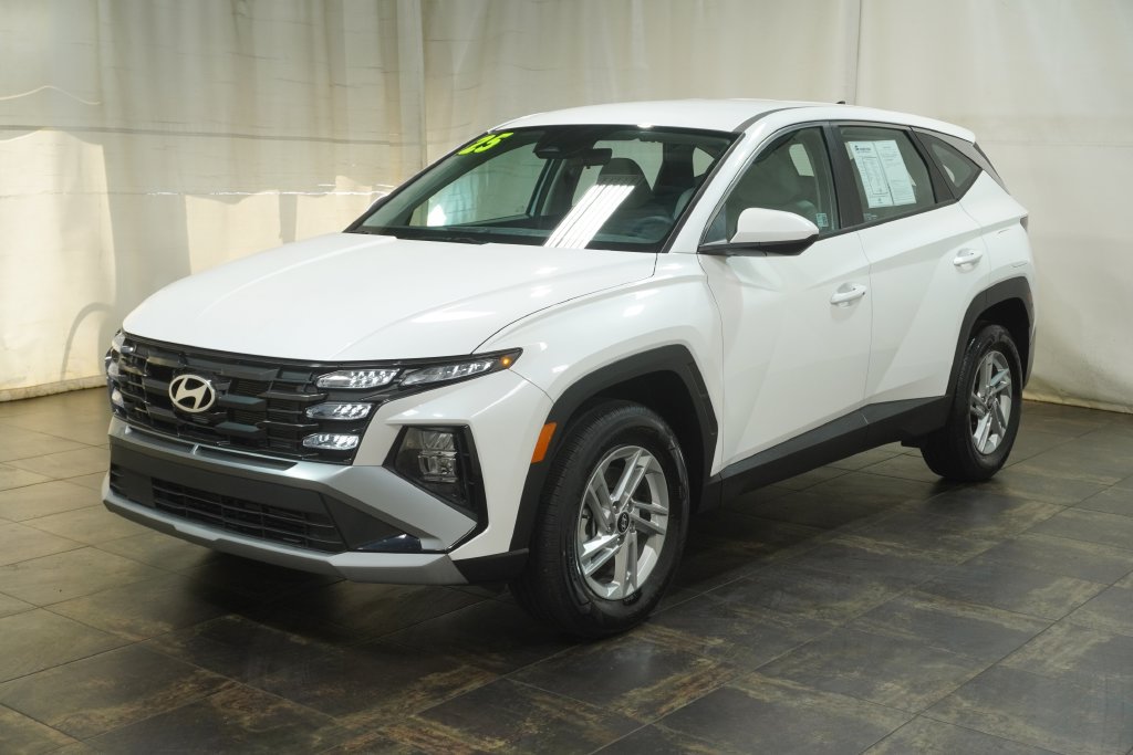 Certified 2025 Hyundai Tucson SE AWD/4WD image 2