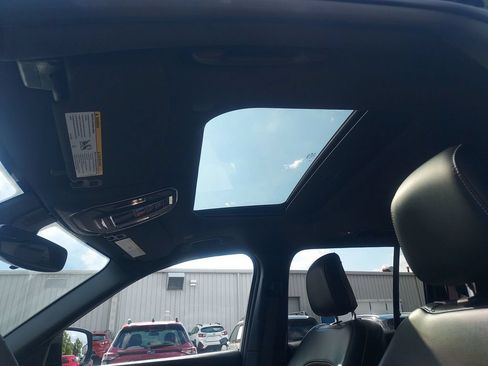Used 2023 Jeep Grand Cherokee Altitude AWD/4WD image 28
