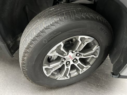 Used 2025 GMC Sierra 1500 SLT image 12