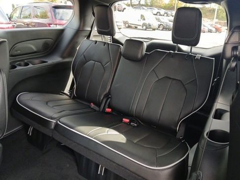 New 2026 Chrysler Pacifica Limited w/ S Appearance Package image 12