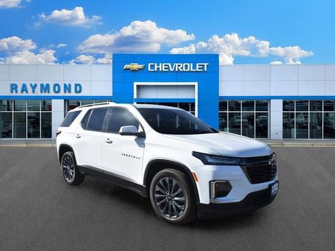 Used 2023 Chevrolet Traverse RS w/ LPO, Floor Liner Package AWD/4WD image 10