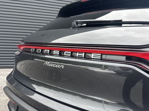 Certified 2025 Porsche Macan AWD/4WD image 27