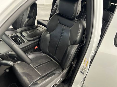 Used 2024 Jeep Wagoneer L Series II image 9