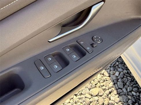 Used 2024 Hyundai Elantra SEL w/ Convenience Package image 9
