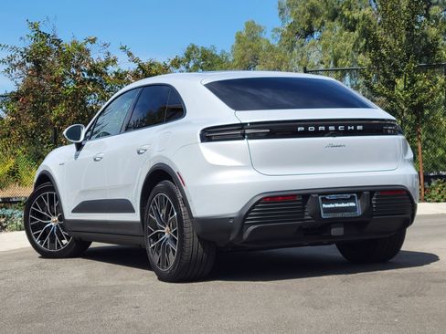 Used 2025 Porsche Macan Electric image 3