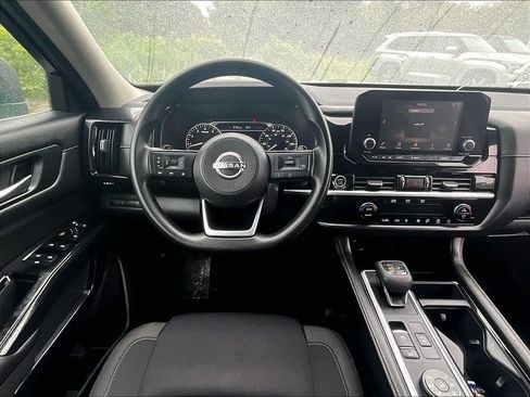 Used 2022 Nissan Pathfinder S AWD/4WD image 17