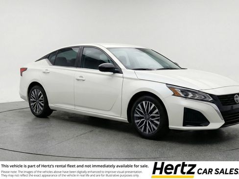 Used 2025 Nissan Altima 2.5 SV image 1