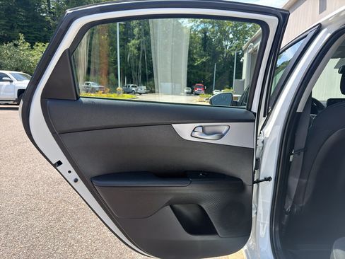 Used 2023 Kia Forte LXS w/ LXS Technology Package FWD image 12