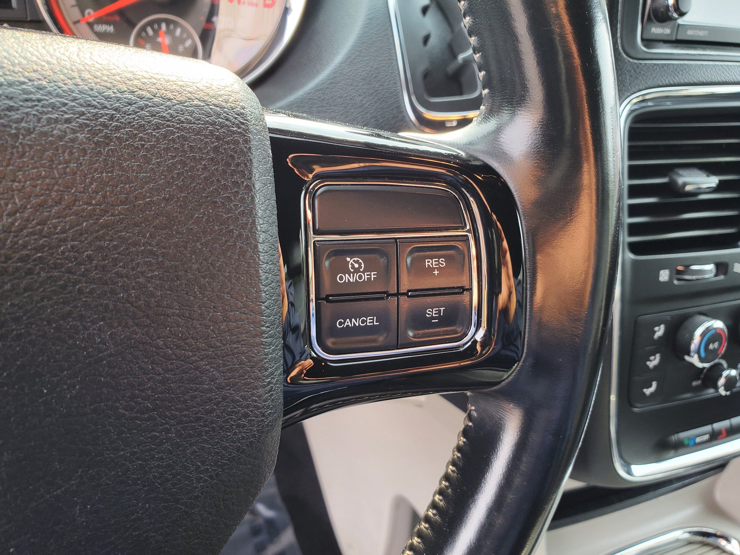 Used 2019 Dodge Grand Caravan SXT FWD image 16