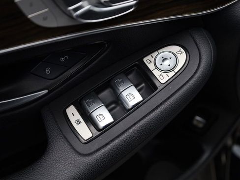 Used 2020 Mercedes-Benz GLC 300 4MATIC image 36