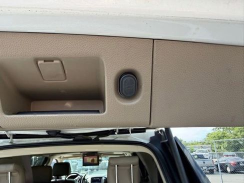 Used 2017 GMC Yukon SLT w/ Premium Edition AWD/4WD image 25
