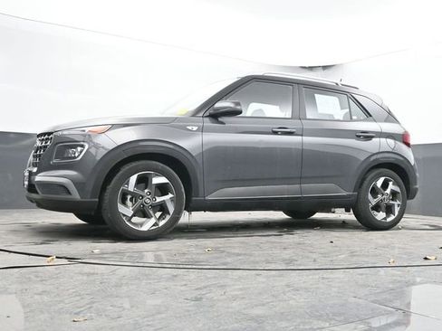Used 2023 Hyundai Venue Limited image 24