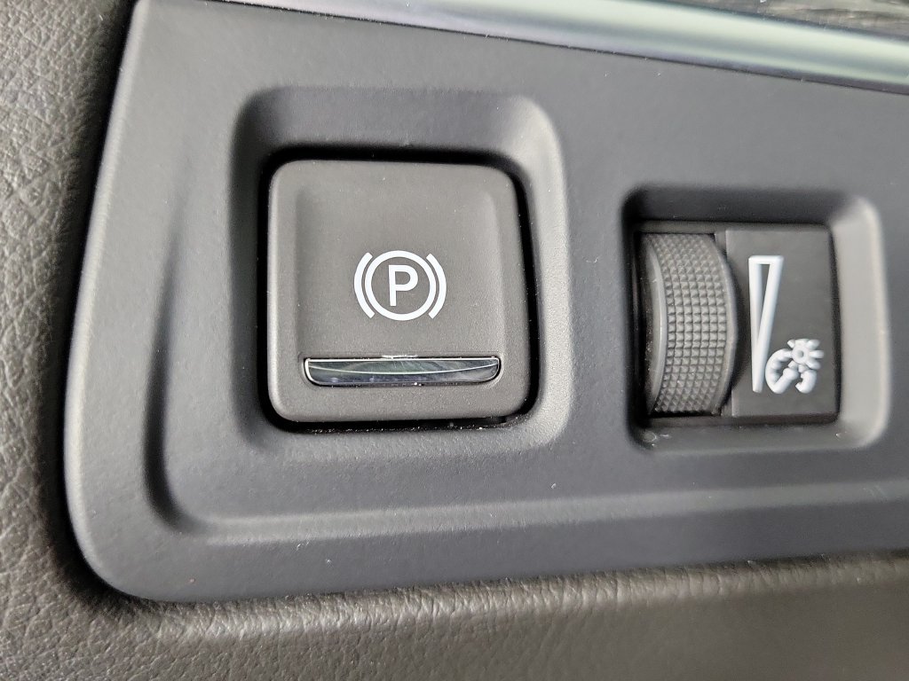 Used 2023 Cadillac XT5 Premium Luxury FWD image 33