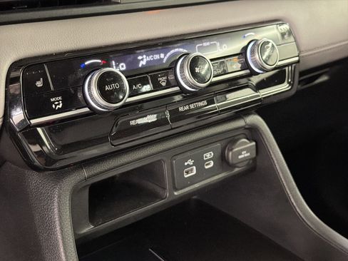 Used 2024 Honda Pilot Touring image 19