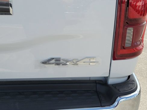 New 2026 RAM 2500 Big Horn AWD/4WD image 15