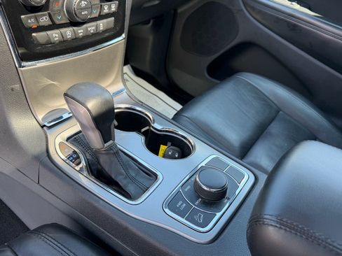 Used 2020 Jeep Grand Cherokee Limited w/ Premium Lighting Group AWD/4WD image 18