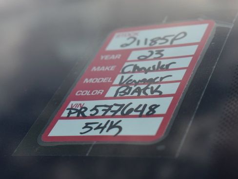 Used 2023 Chrysler Voyager LX image 39