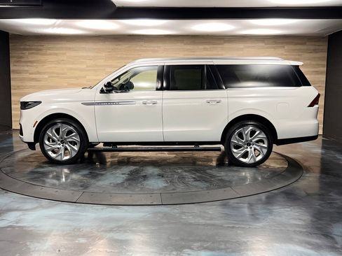 Used 2025 Lincoln Navigator L Reserve AWD/4WD image 18