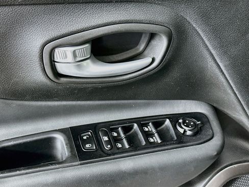 Used 2023 Jeep Renegade Latitude AWD/4WD image 15